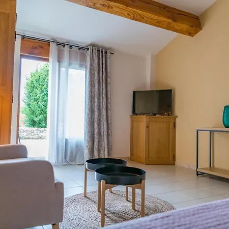 Sur Les Hauteurs Du Luberon-chez Lisett Bed & Breakfast Caseneuve
