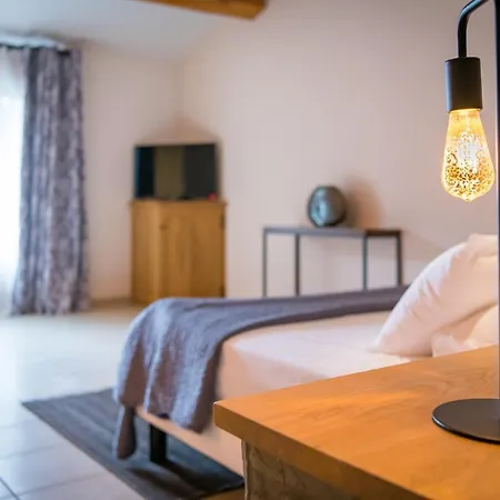Sur Les Hauteurs Du Luberon-chez Lisett Bed & Breakfast 3*