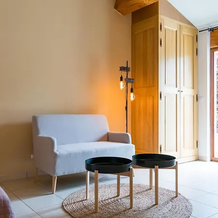 Sur Les Hauteurs Du Luberon-chez Lisett Bed & Breakfast Caseneuve